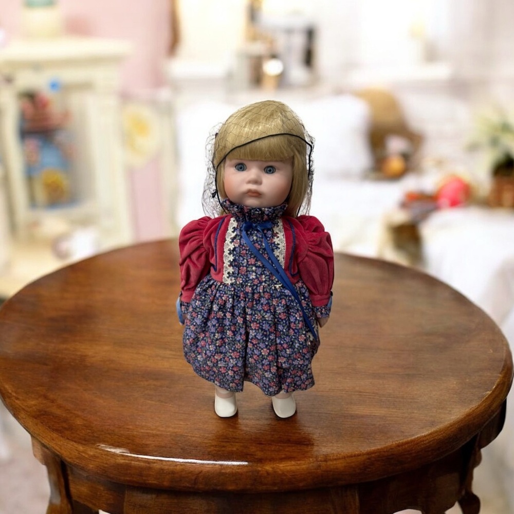 "Daisy" Carol Anne Dolls Bette Ball for Goebel (1989) Musical Doll